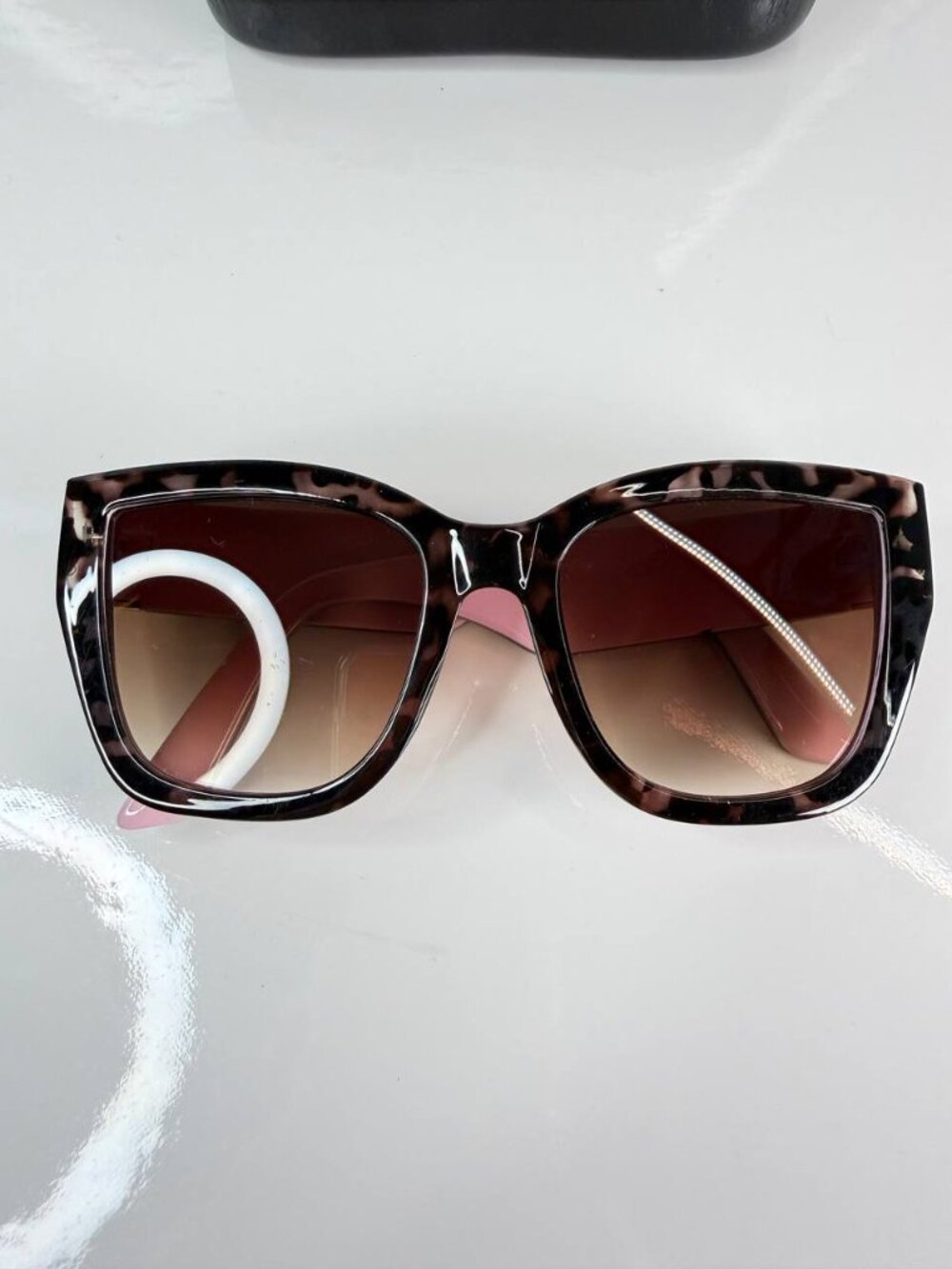 Jones New York JN56130K Oversized Sunglasses Pink Tortoise Gradient Lens